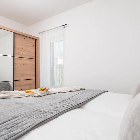 Mima Ii, Oasis With Hydromassage Pool Holiday home Kastela