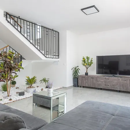 Mima Ii, Oasis With Hydromassage Pool *