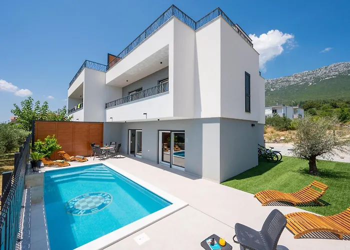 Mima Ii, Near Split And Trogir